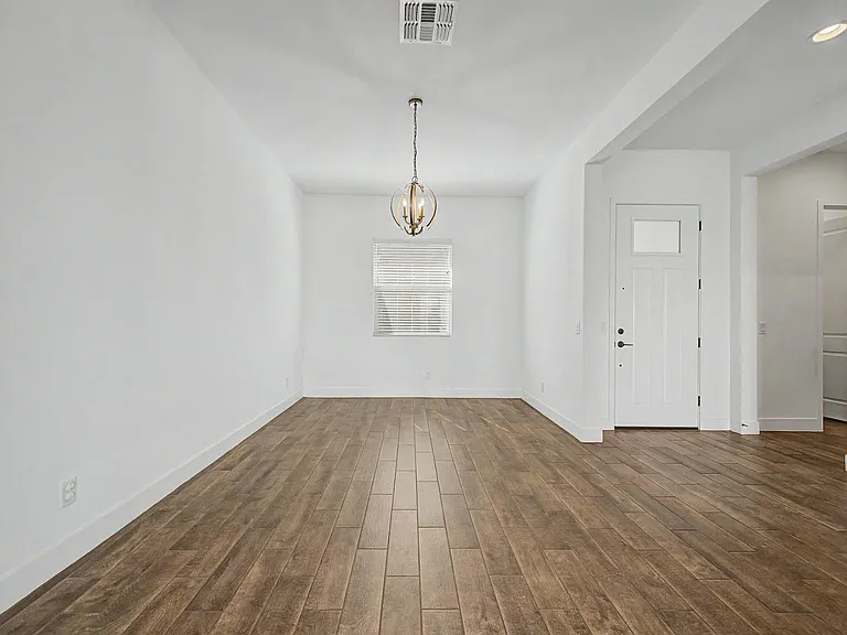 13103 N 174th Dr — Photo 11
