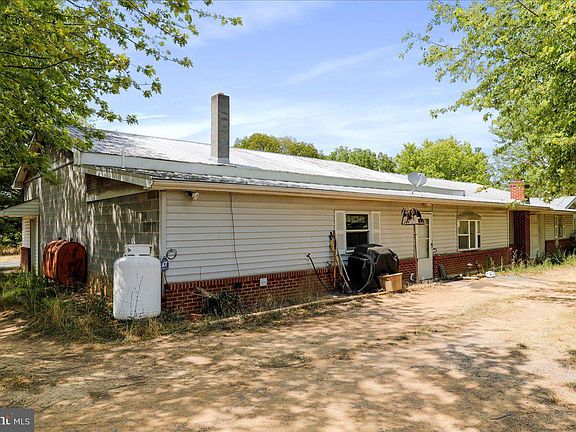 5th image of 126 Laurel Hill Way