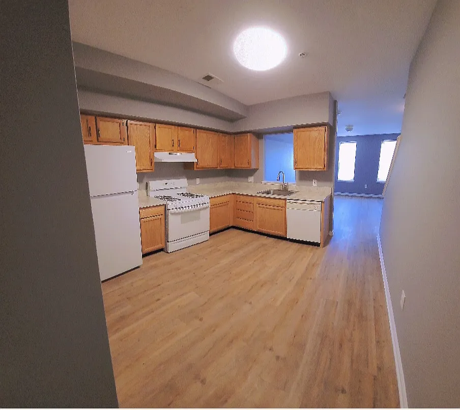 3 bed, 1600 sqft, $2,400 — Photo 1