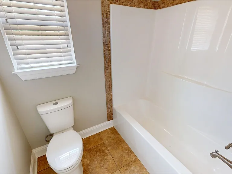 109 Sheila Blvd — Photo 18