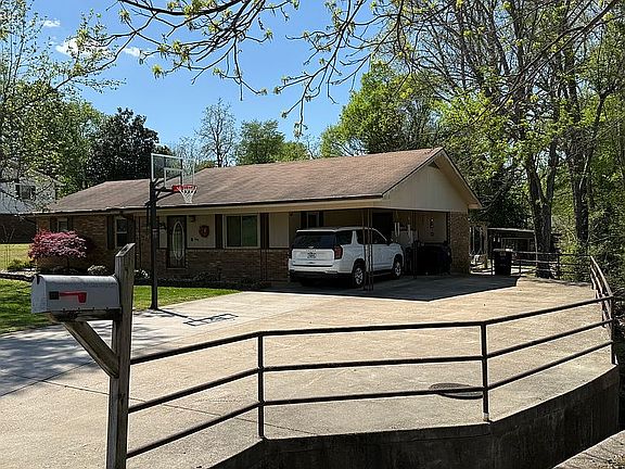 2nd image of 309 Sunny Acres Dr