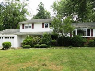 1121 Roelofs Rd, Morrisville, PA 19067