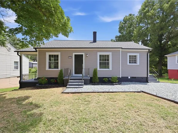 402 W Gilbreath St, Graham, NC 27253