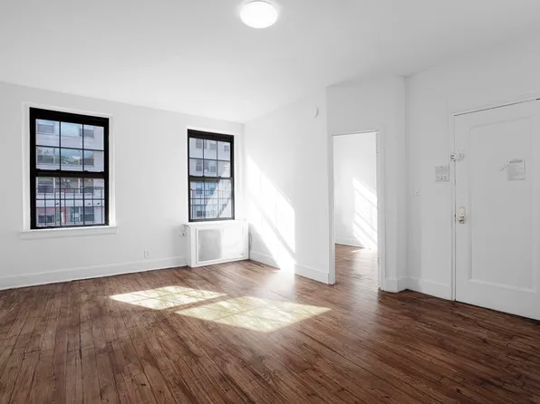 26 Greenwich Avenue image 1 of 11