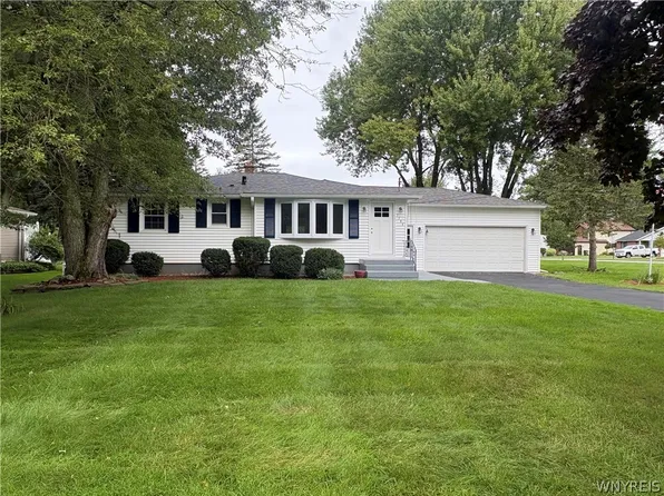 7384 Nash Rd, North Tonawanda, NY 14120