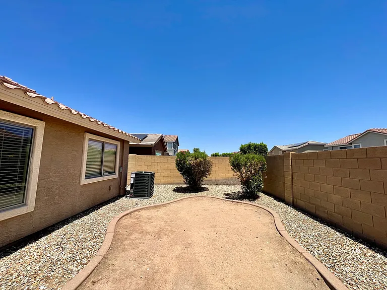 25853 W Elizabeth Ave — Photo 21