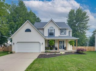 7066 Oak Tree Dr S, Lorain, OH 44053