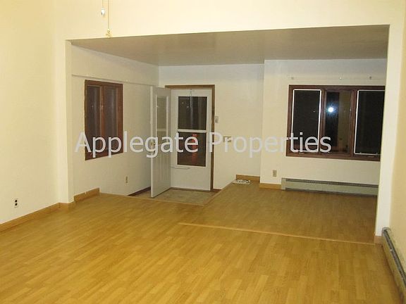 Entry/Living Room