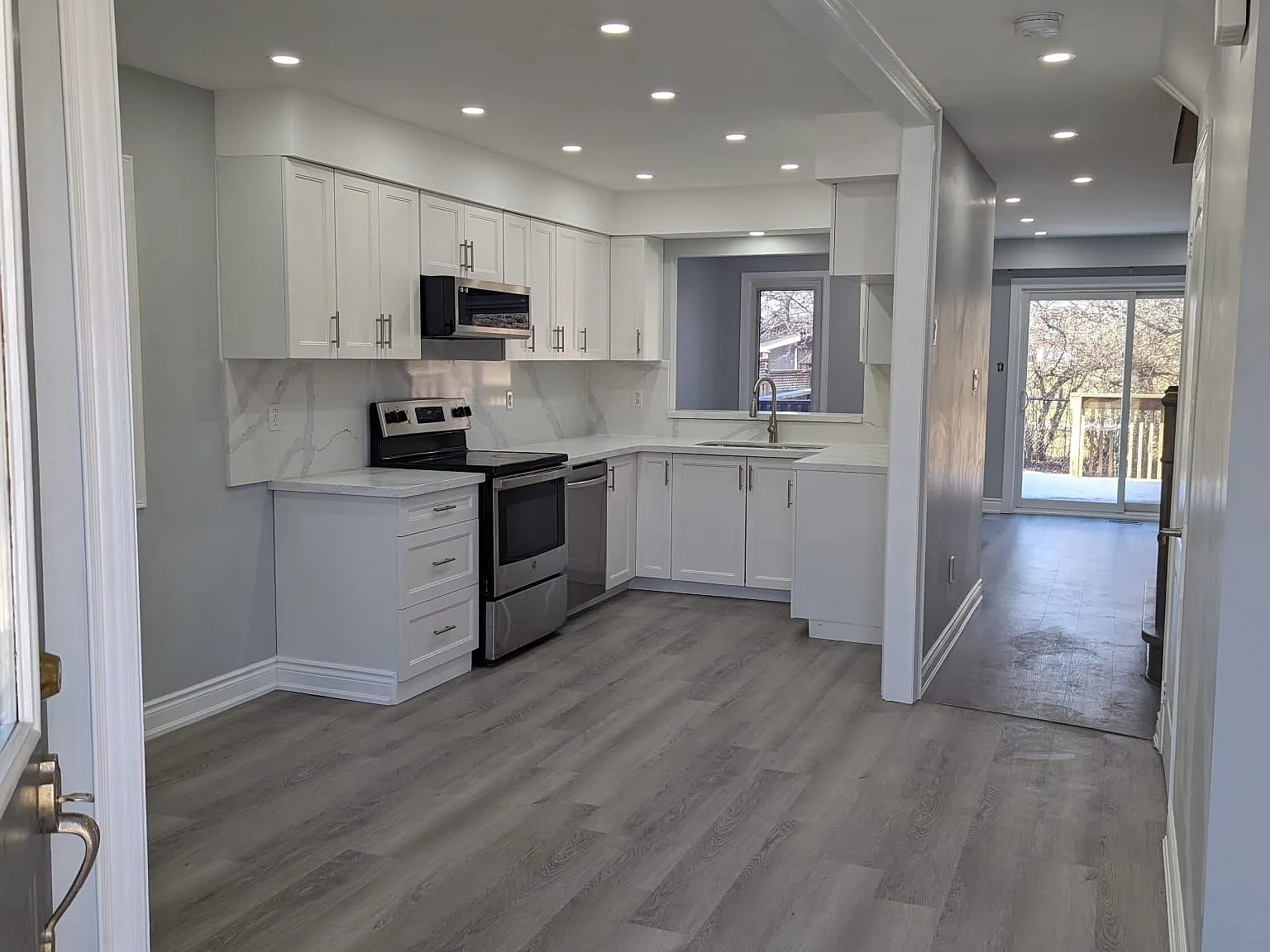 3 bed, $3,000 — Photo 3