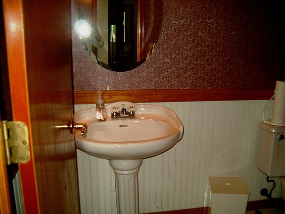 main level 1/2 bath w/pedestal sink