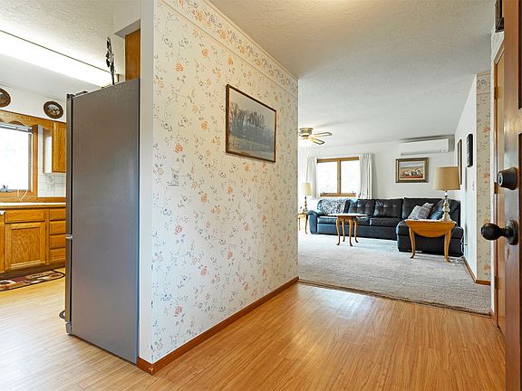 3rd image of 289 N Sapphire St