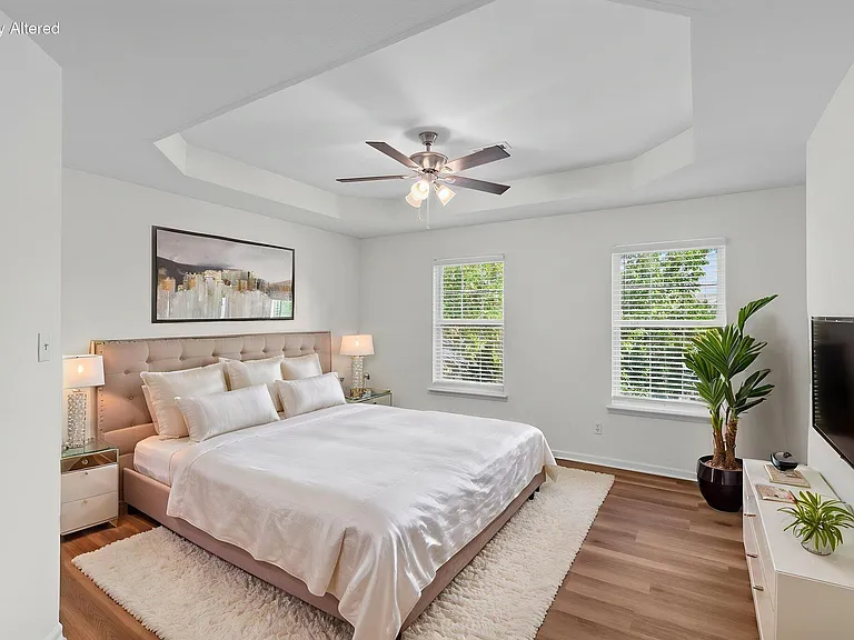2411 Northampton Dr — Photo 32