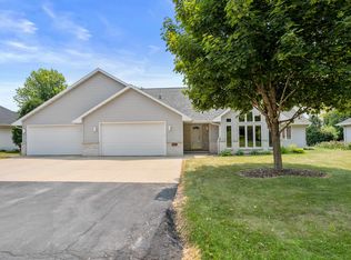 2221 E Elmview Dr, Appleton, WI 54915