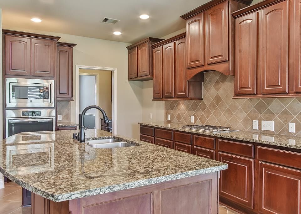 1st image of 2706 Park Hills Dr