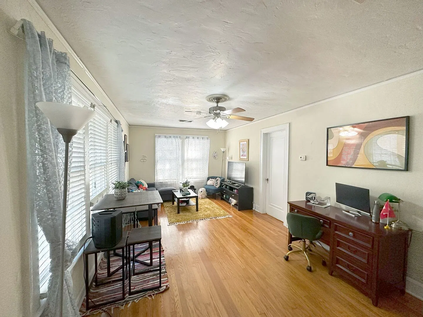 Margaret's Manor - 1 Bedroom, 1 Bathroom Stand Alone Apartment in Sorority Row — Photo 3
