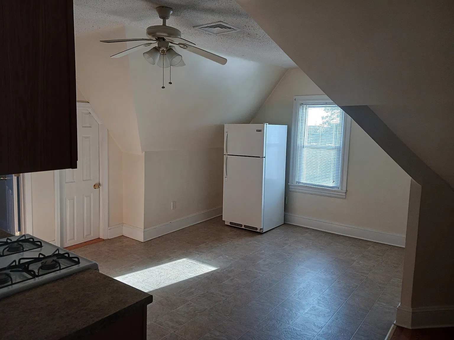 1 bed, 800 sqft, $1,600 — Photo 3