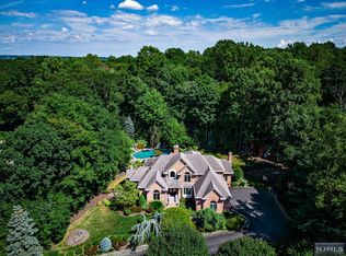 31 Walsh Dr, Mahwah, NJ 07430