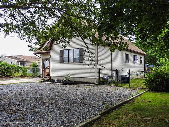 3rd image of 1477 Delaware Ave