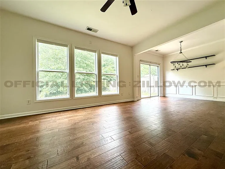 317 Grenier Ter — Photo 5
