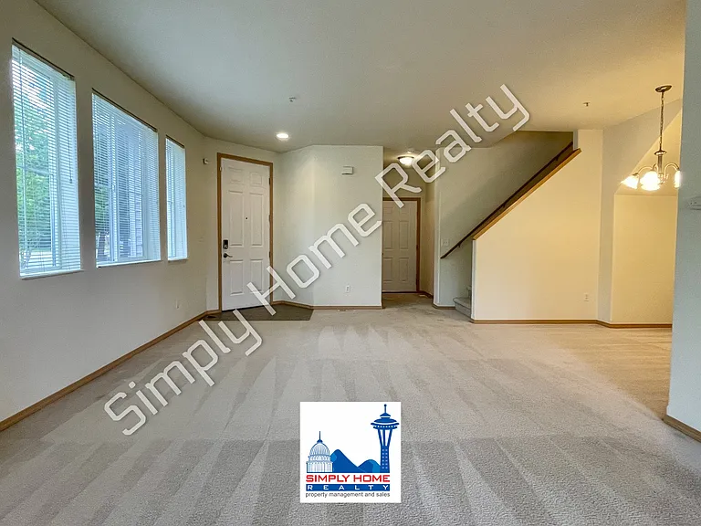 1399 Hudson St — Photo 9