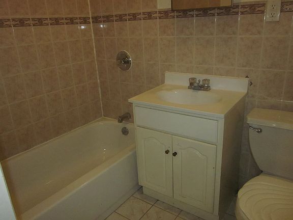 4th image of 360 Broadway Unit 1L
