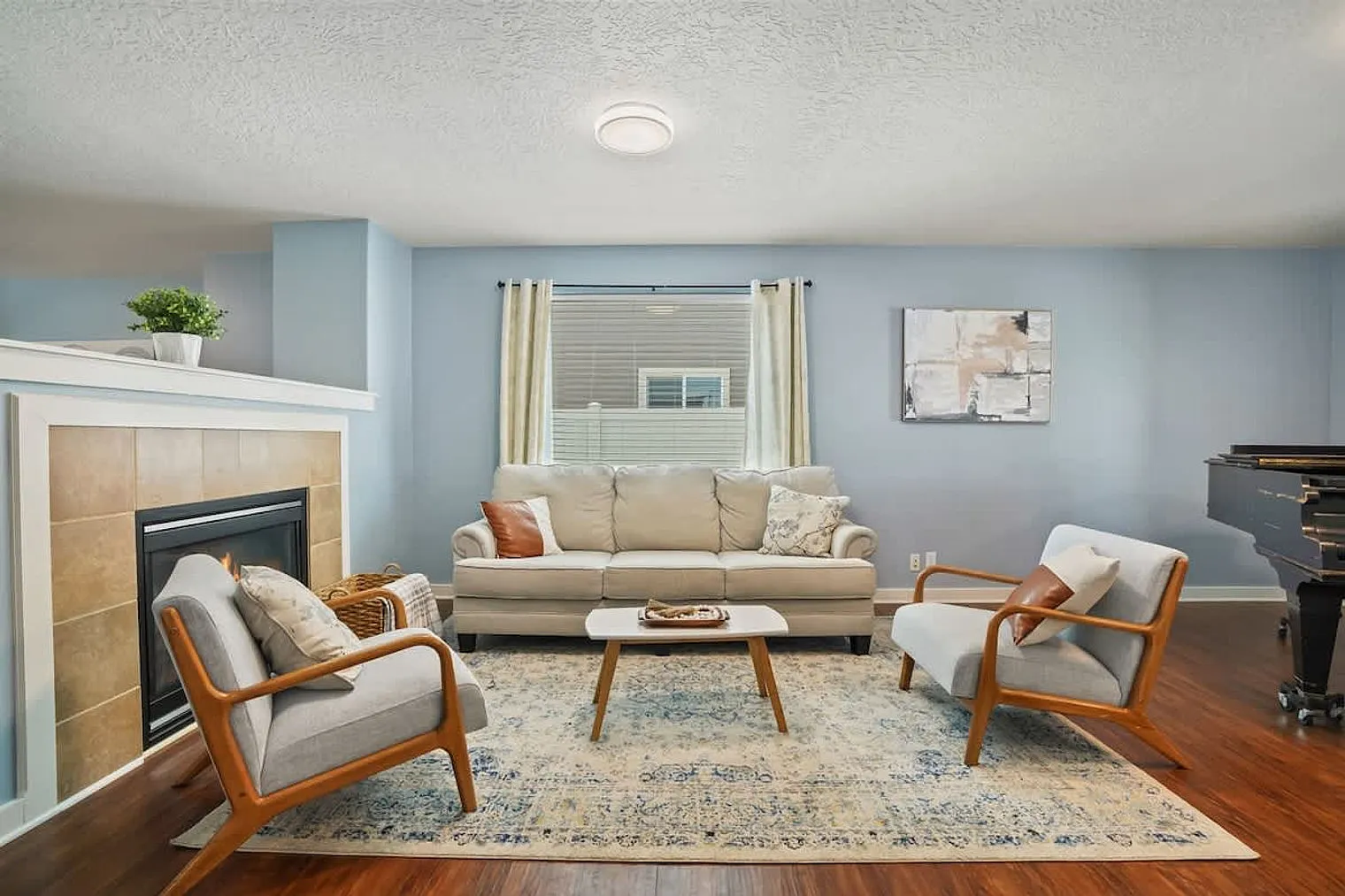 5 bed, 2.0 bath, 990 sqft, $6,246 — Photo 3