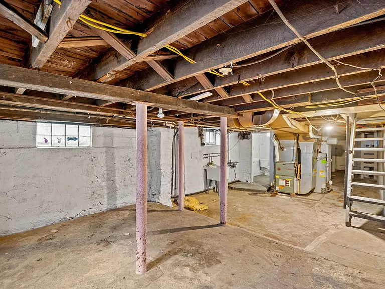 105 Broadway St — Photo 28