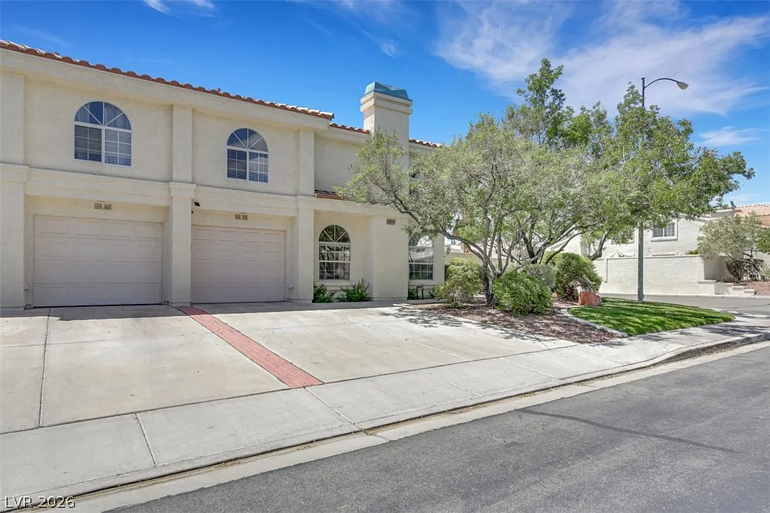 3 bed, 2.5 bath, 1523 sqft, $2,450 — Photo 3