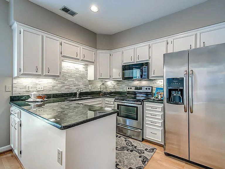 3051 Woodlawn Dr — Photo 17