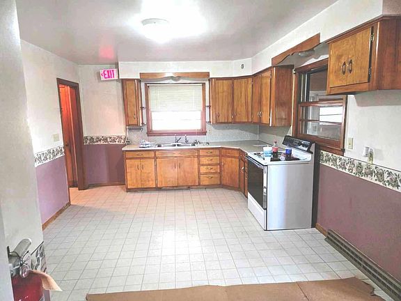 5th image of 3202 W Michigan St