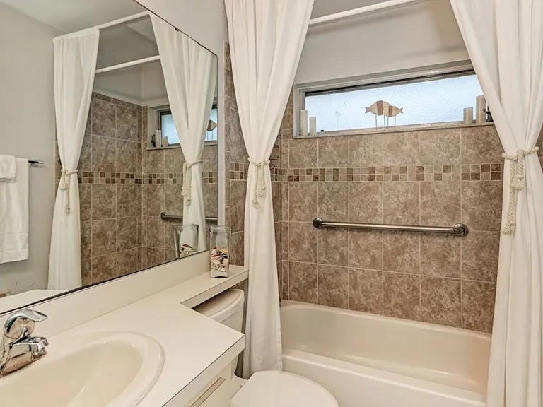 7107 Queen Palm Cir — Photo 15