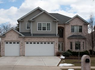 2S562 Maple Ter, Warrenville, IL 60555