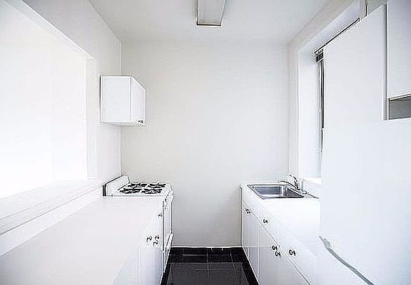2nd image of 221 E 33rd St APT 3A