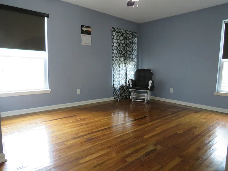 1026 Thomas St — Photo 11