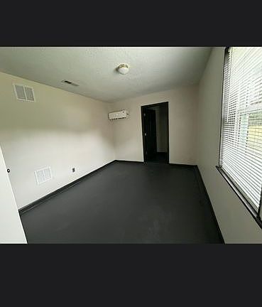 4th image of 4751 Covington Pike