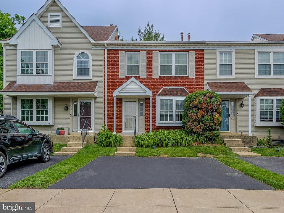 1st image of 6 Victoria Dr