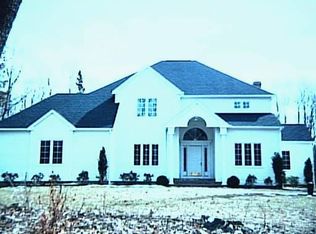 25 Horseshoe Rdg, Newtown, CT 06482