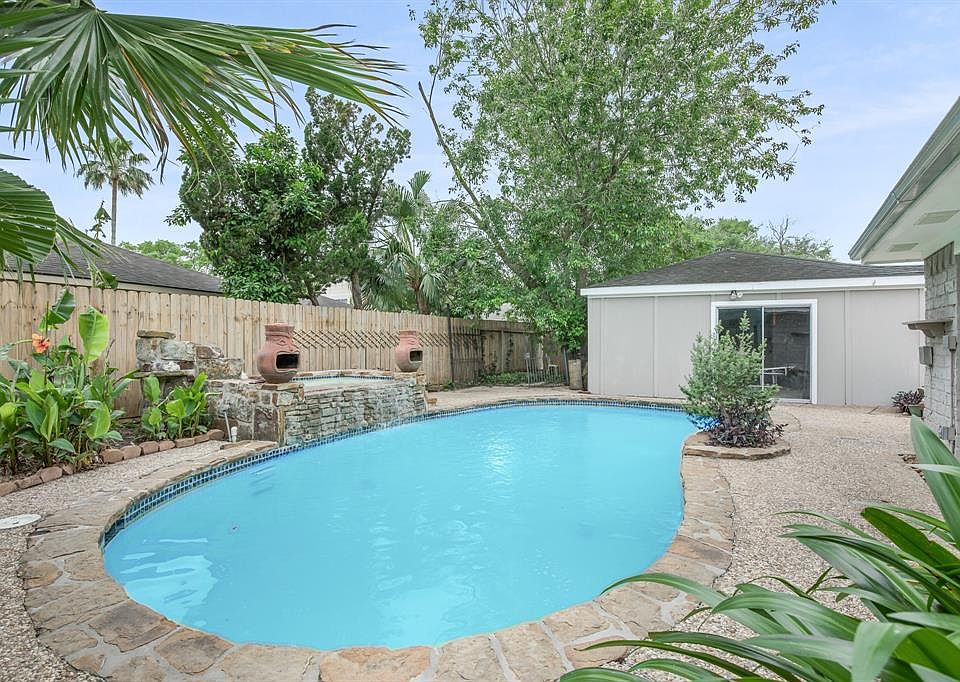 1st image of 21419 Park Valley Dr