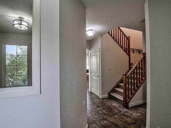 3rd image of 204 W Eversyde Mews SW