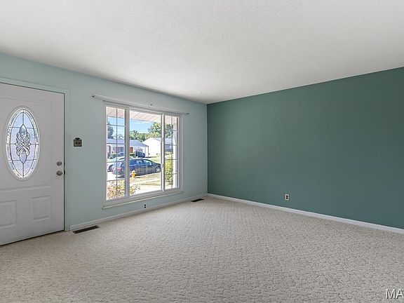 3rd image of 2826 Foxwood Dr