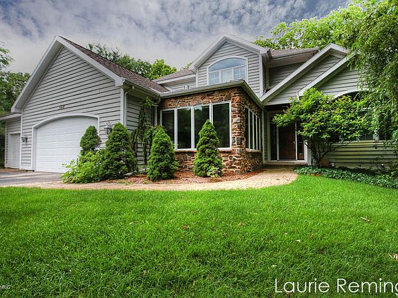 2nd image of 3168 Pickford Dr SE