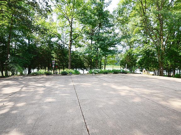 5th image of 4199 Carolyn Dr