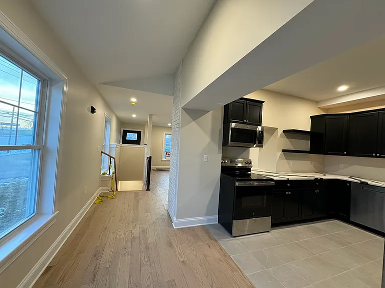 202 Center St #5 — Photo 11