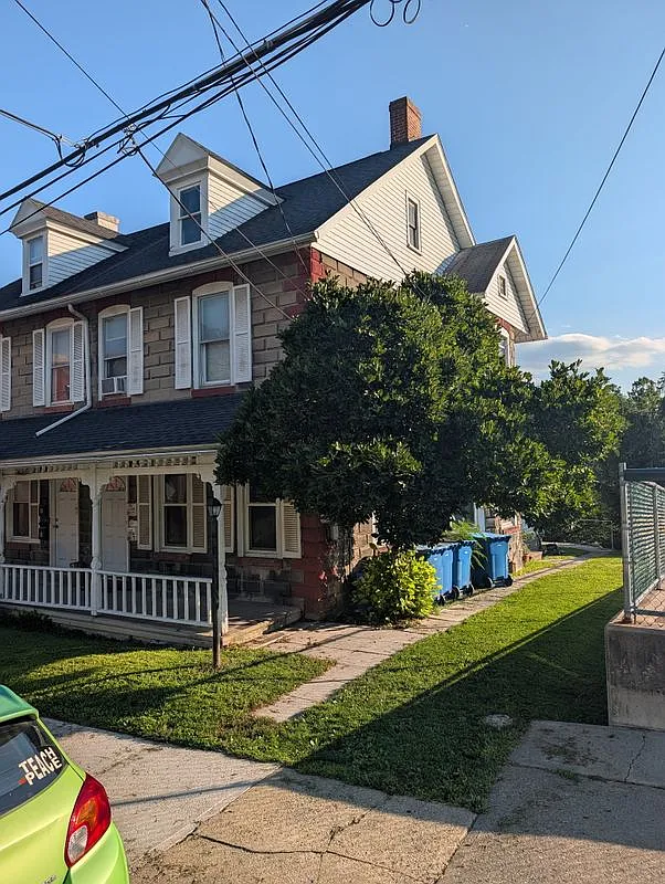2 bed, 1.0 bath, 1000 sqft, $1,600 — Photo 1