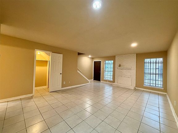 5th image of 9901 Sharpcrest St APT L1