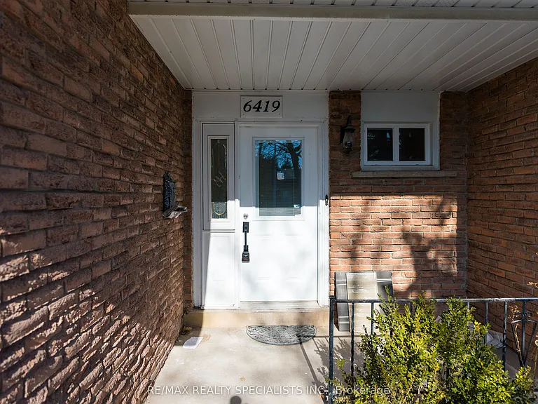 6419 Chaumont Cres #UPPER — Photo 2