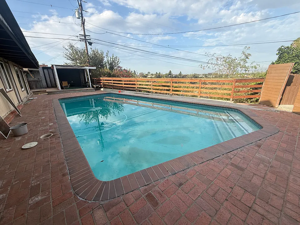 5555 Dorothy Dr