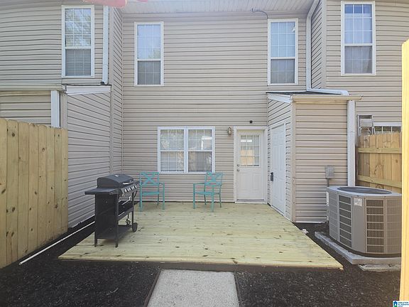 3rd image of 240 Sheffield Ct