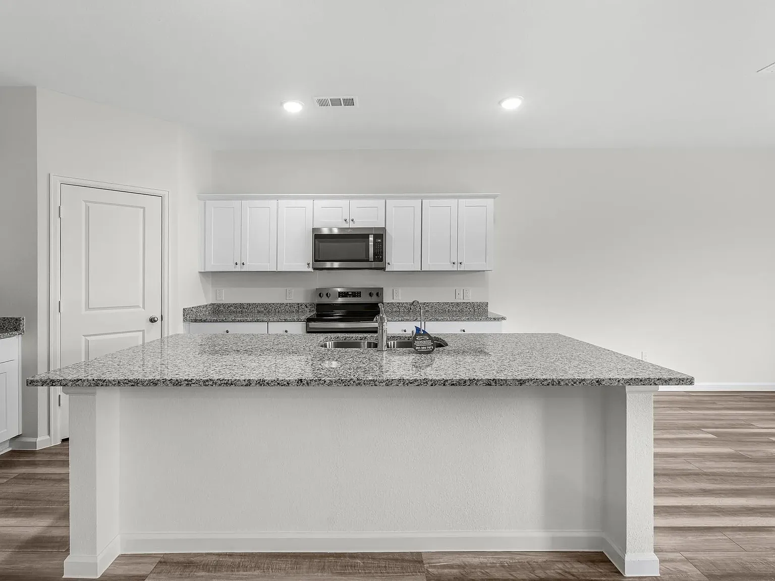 3 bed, 1761 sqft, $2,499 — Photo 2