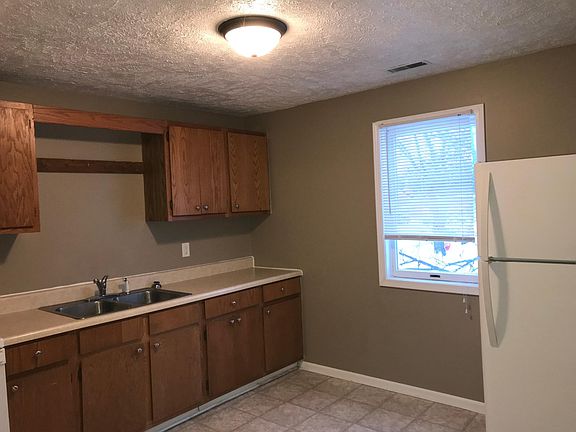 4th image of 114 E Main St APT C